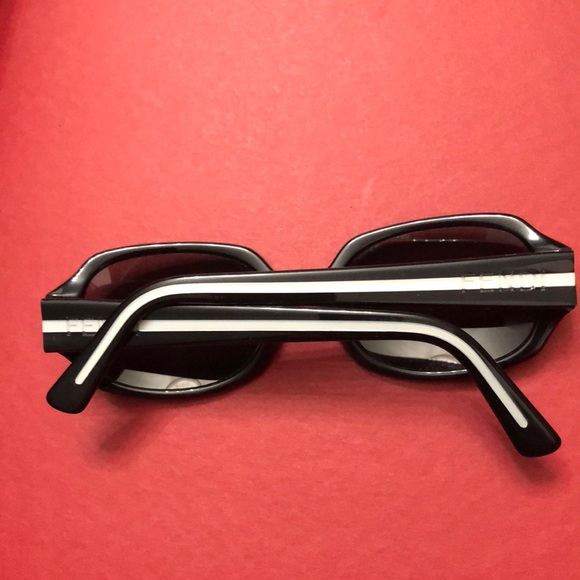 🌺🌺VINTAGE AUTHENTIC FENDI SUNGLASSES ITALY 🇮🇹 - Picture 11 of 11